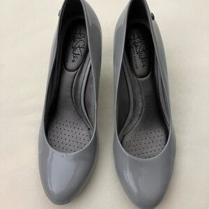Women's Gray Patent Leather Pumps Size 7.5